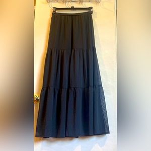 BLACK MIDI LENGTH SKIRT: great for work and spring time (brand Minkpink)